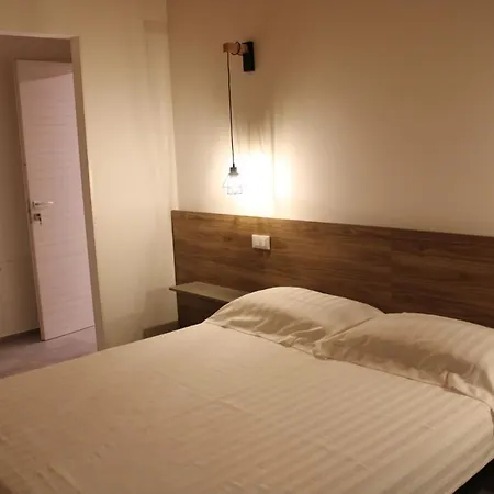 Bed & Breakfast 783 *